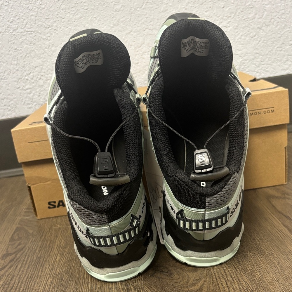 NWOT/ No Box Salomon Women's Light Green & Gray Trail Running Shoes - Picture 3 of 9